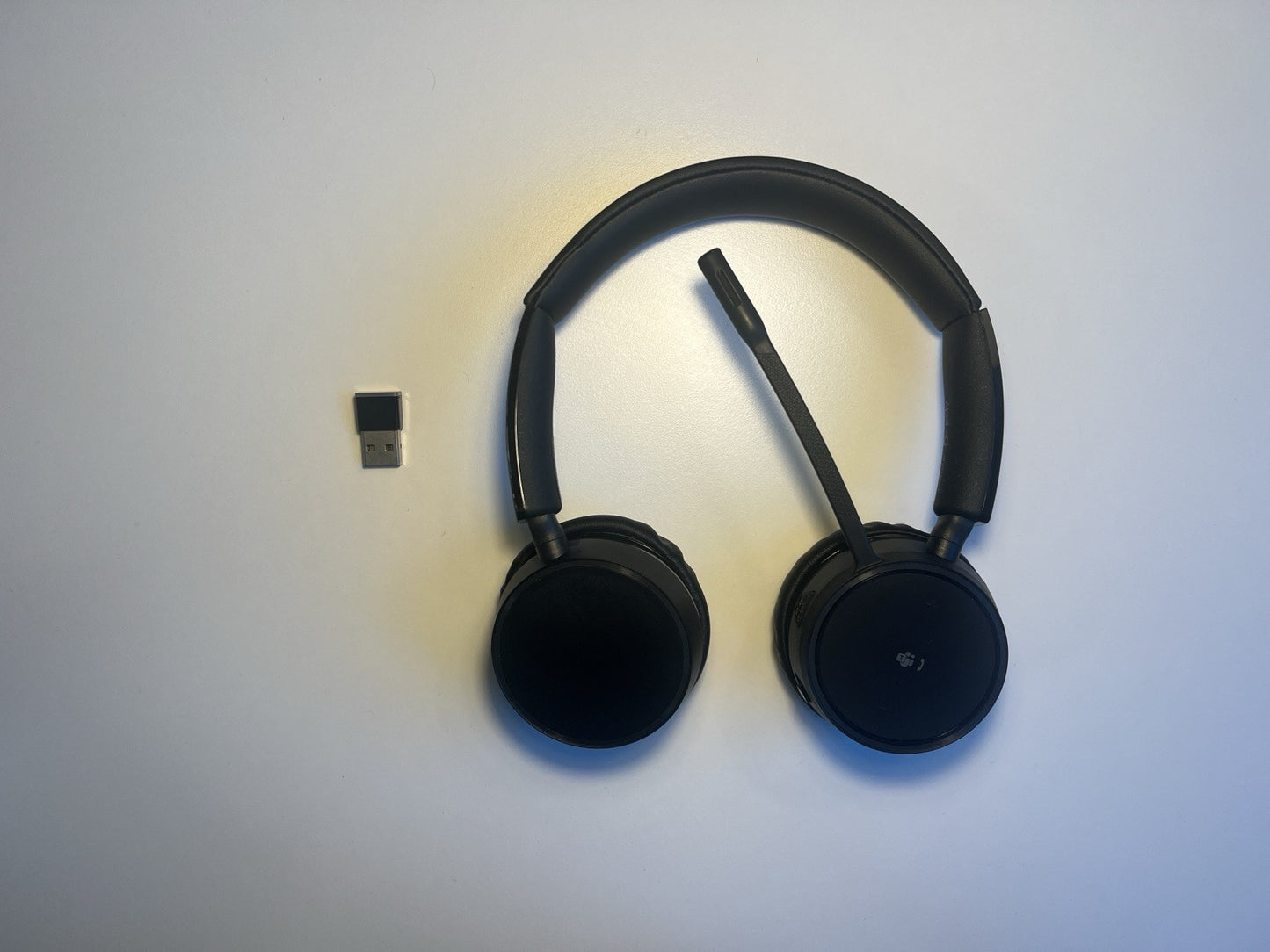 Dell Pro Wireless Headset WL5022 Bedienfeld am Headset mit Anrufsteuerung