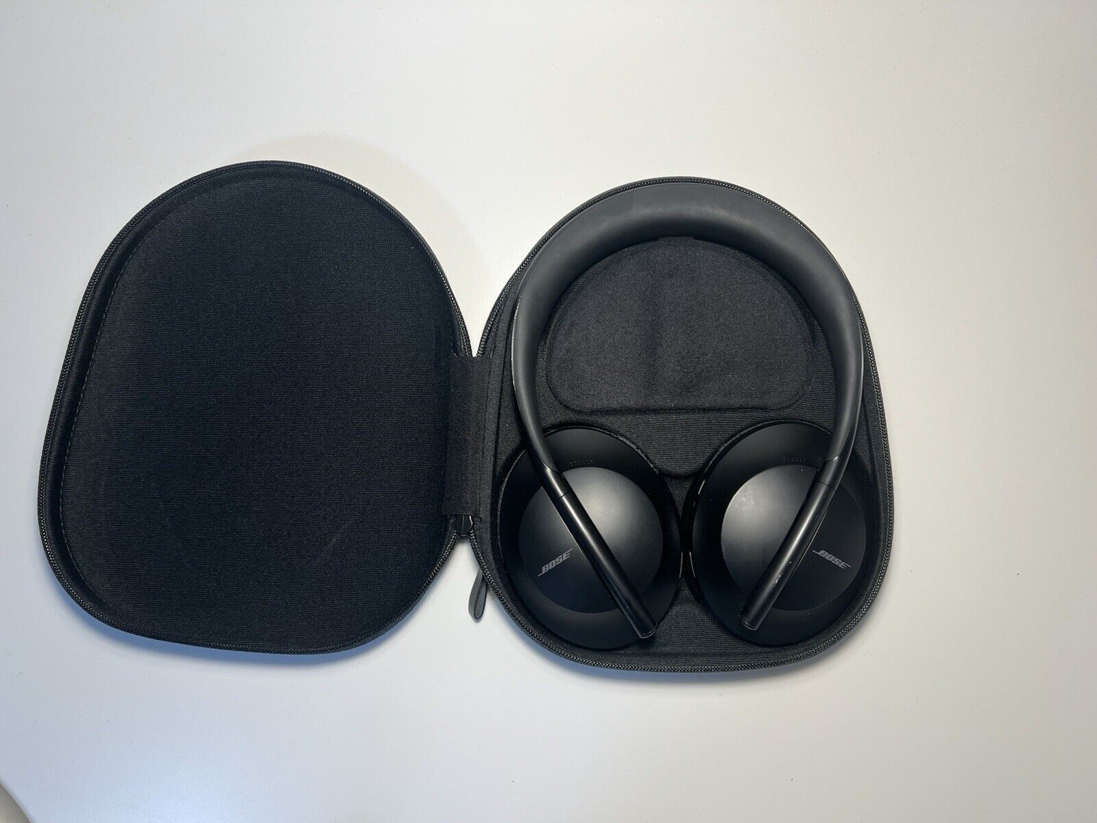 Bose 700 Noise Cancelling Over-Ear Kopfhörer - Schwarz (794297-0100)